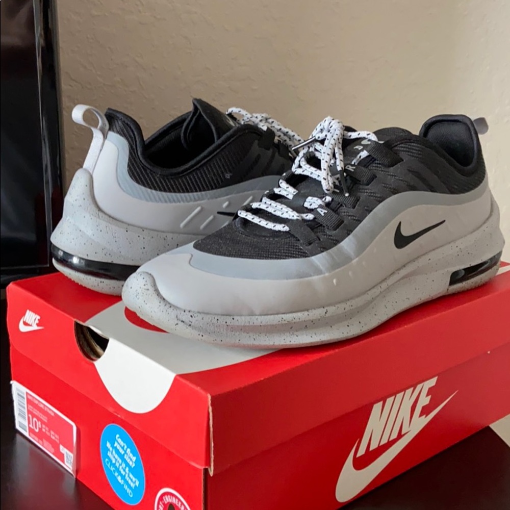 Nike Air Max Axis Premium Size 11  AA2148-003